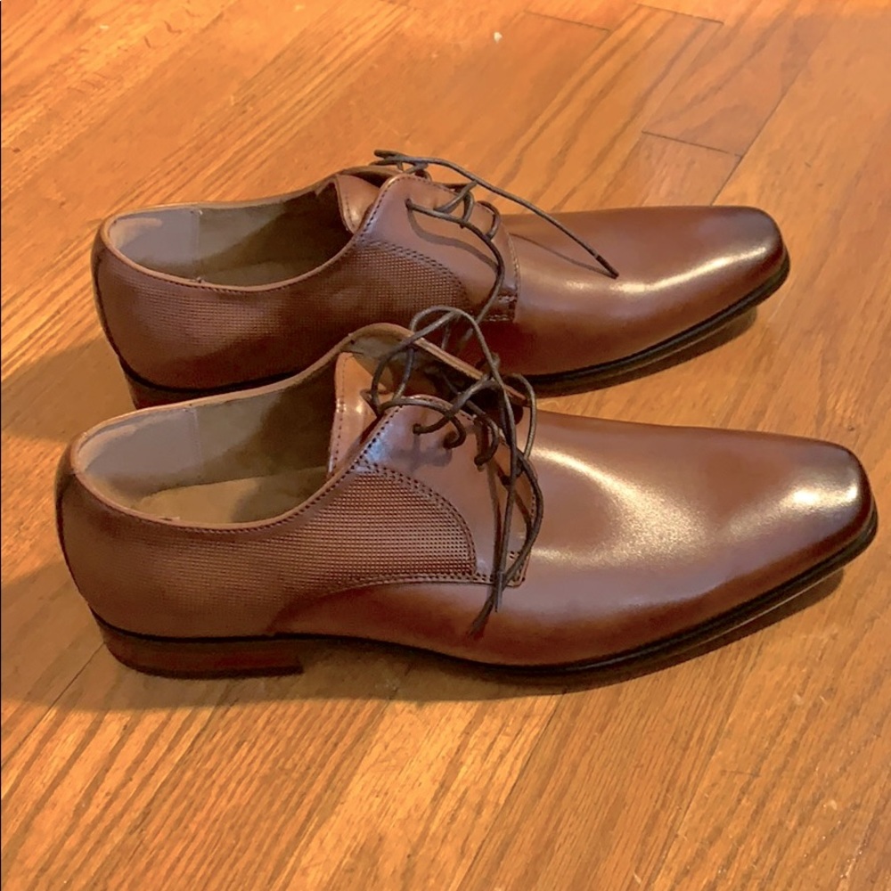 Dress shoes SIZE 9.5 BRAND NEW WITHOUT THE BOX!